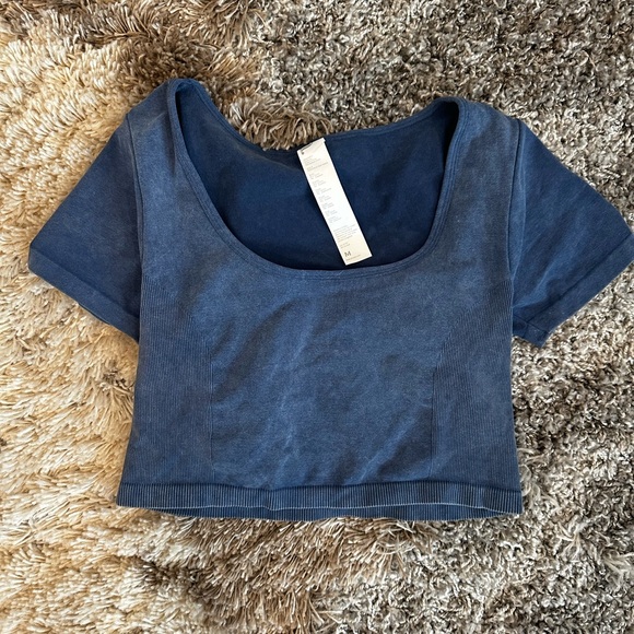 NWOT Fabletics Navy Short Sleeve Tee - Picture 2 of 4